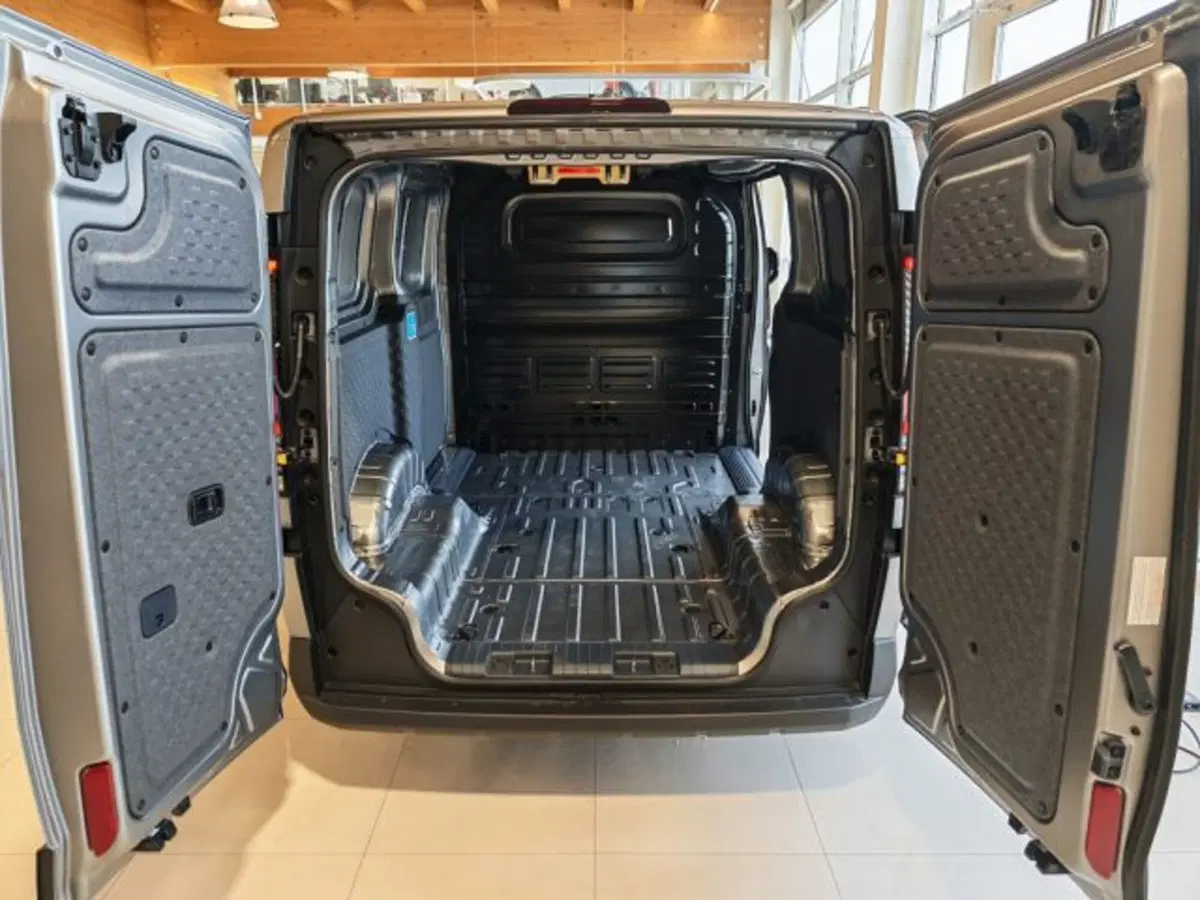 Kia PV5 Furgone nuova a Vicenza (6)