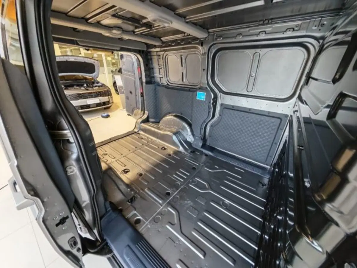 Kia PV5 Furgone nuova a Vicenza (7)