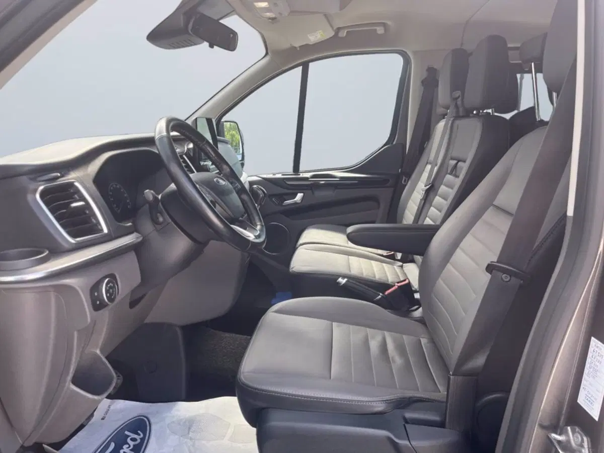 Ford Tourneo Custom usata a Milano (11)