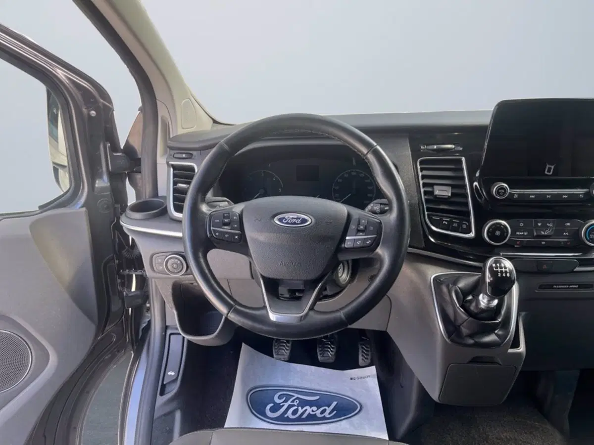Ford Tourneo Custom usata a Milano (14)