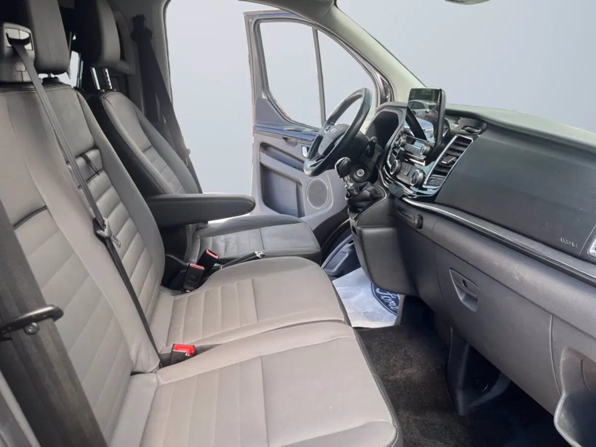 Ford Tourneo Custom usata a Milano (16)