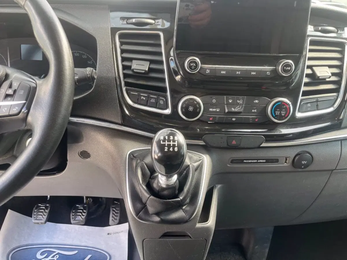 Ford Tourneo Custom usata a Milano (17)