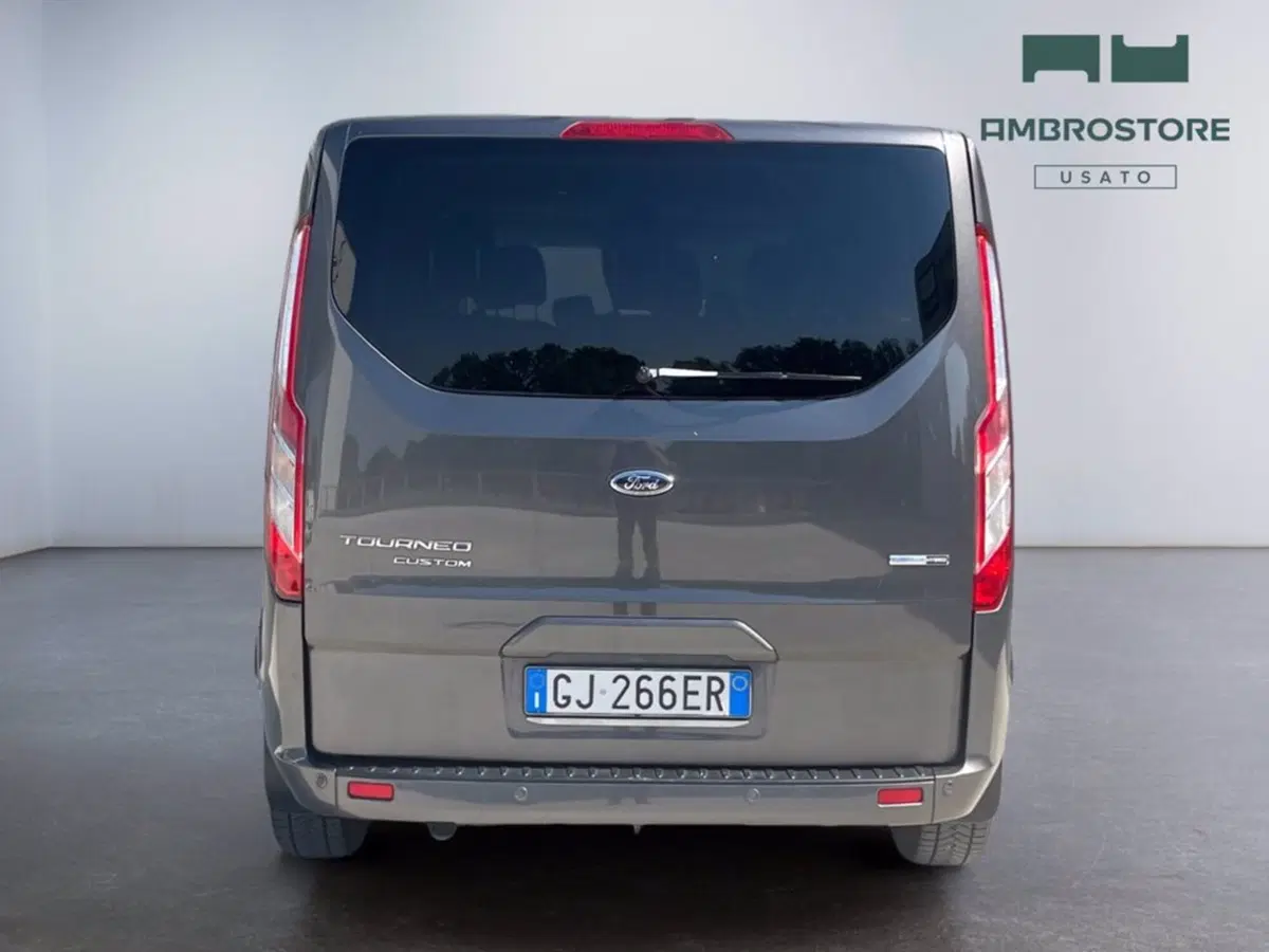 Ford Tourneo Custom usata a Milano (4)