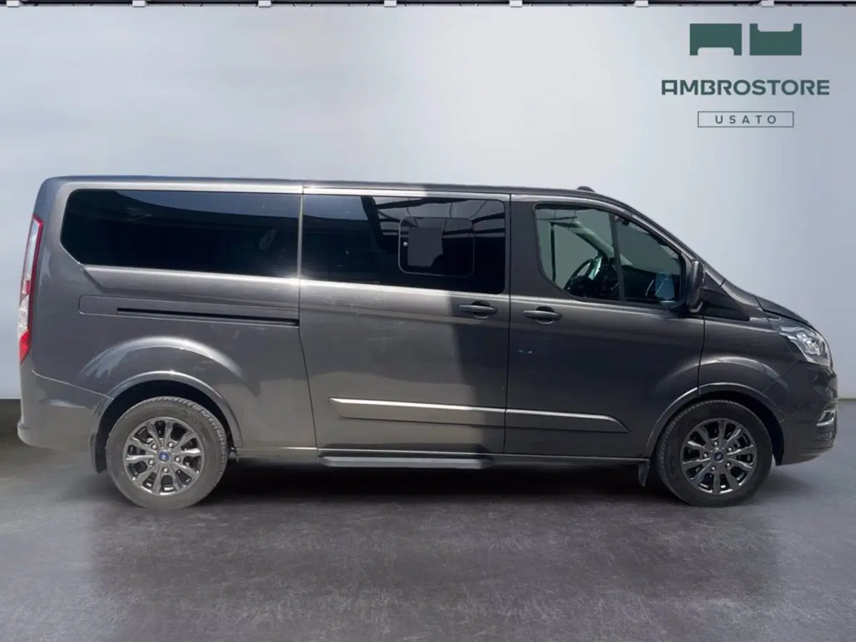 Ford Tourneo Custom usata a Milano (6)