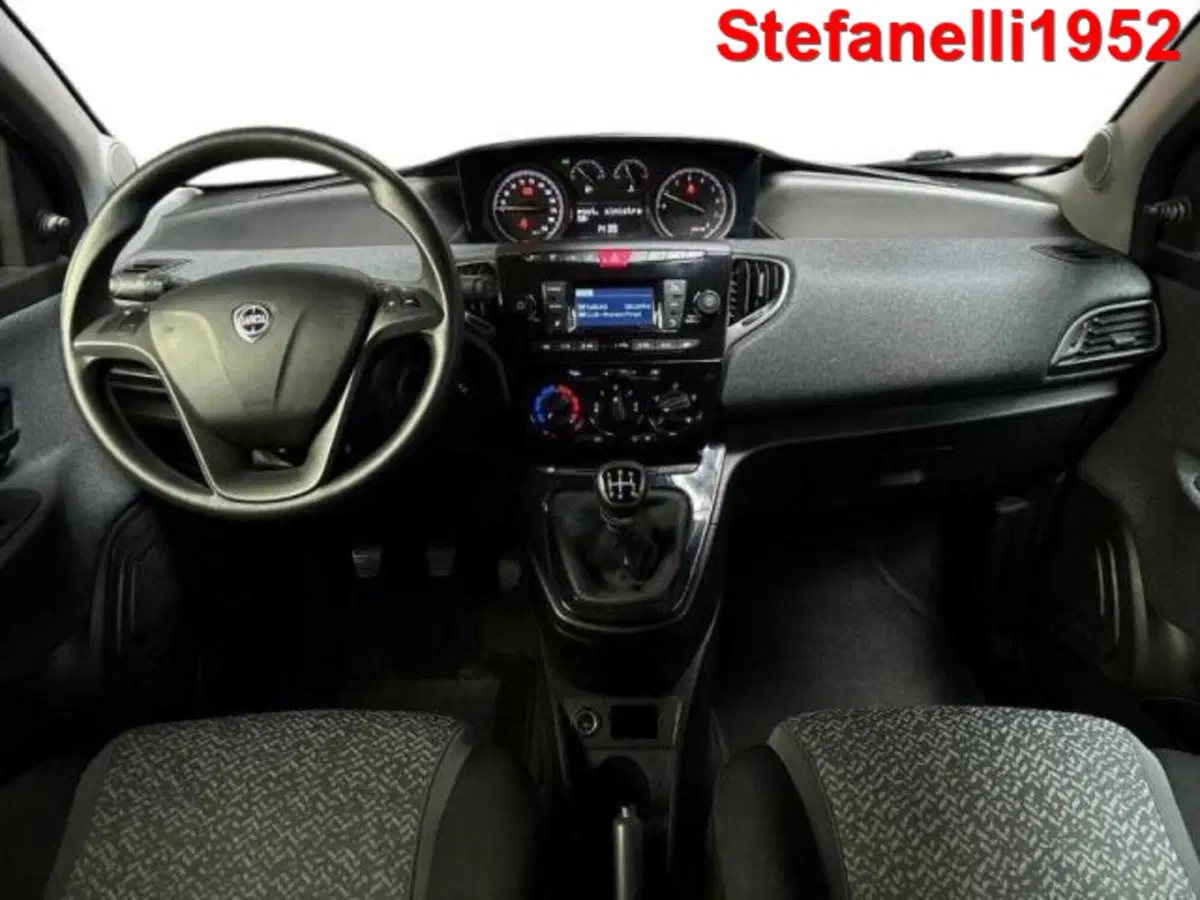 Lancia Ypsilon usata a Bologna (13)