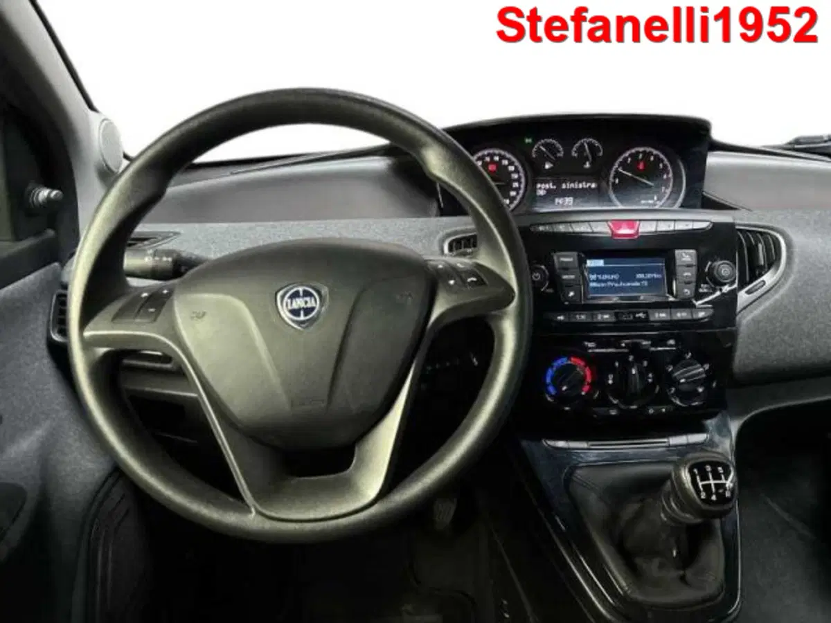 Lancia Ypsilon usata a Bologna (14)