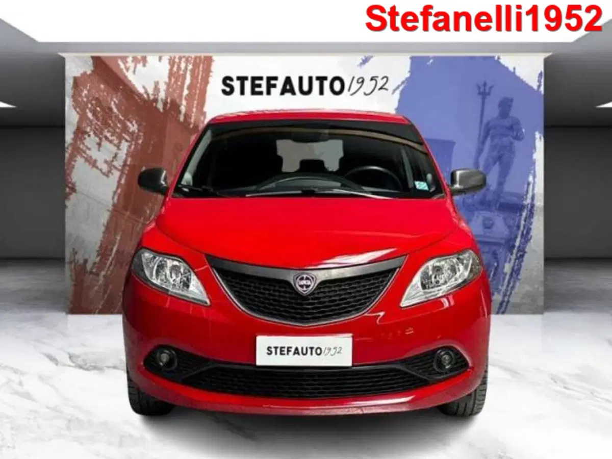 Lancia Ypsilon usata a Bologna (2)