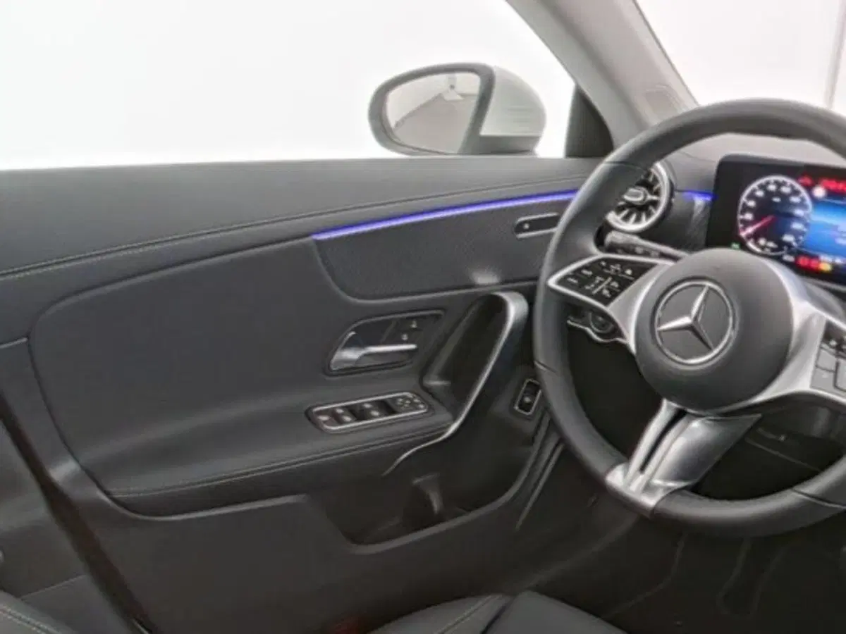 Mercedes-Benz CLA Shooting Brake usata a Milano (8)