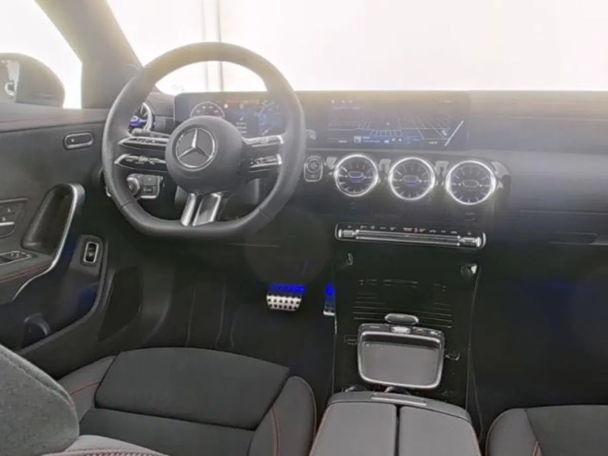 Mercedes-Benz CLA Shooting Brake usata a Milano (8)