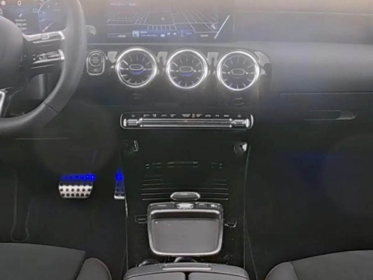 Mercedes-Benz CLA Shooting Brake usata a Milano (9)