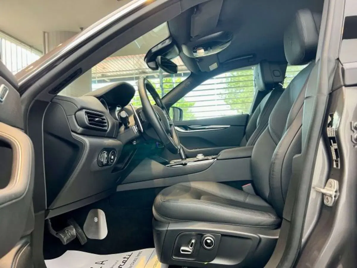 Maserati Levante usata a Torino (10)