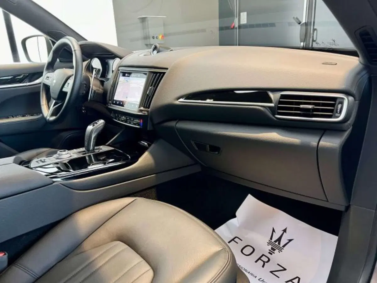 Maserati Levante usata a Torino (13)