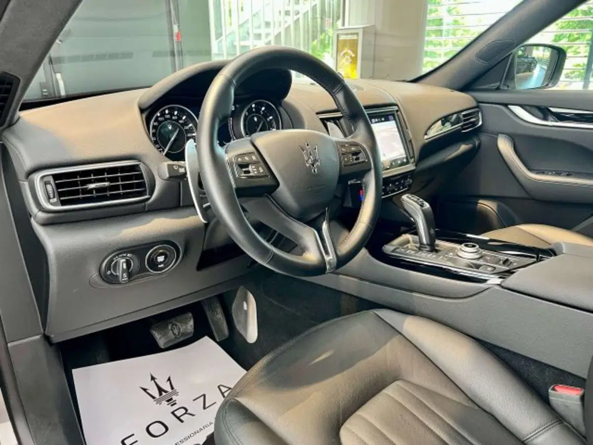 Maserati Levante usata a Torino (9)