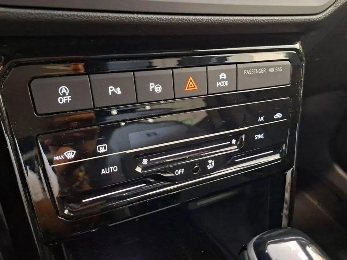Volkswagen T-Cross usata a Torino (8)
