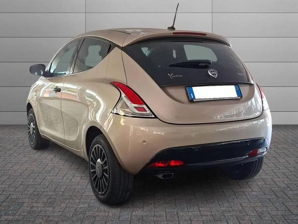 Lancia Ypsilon usata a Torino (2)