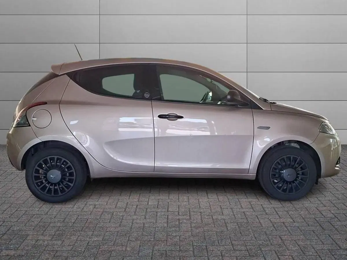 Lancia Ypsilon usata a Torino (3)