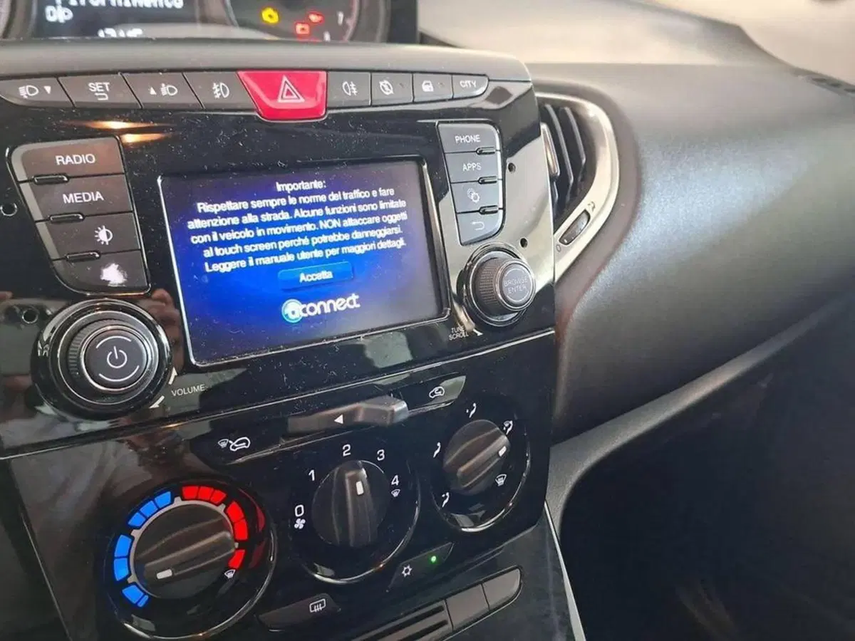 Lancia Ypsilon usata a Torino (7)
