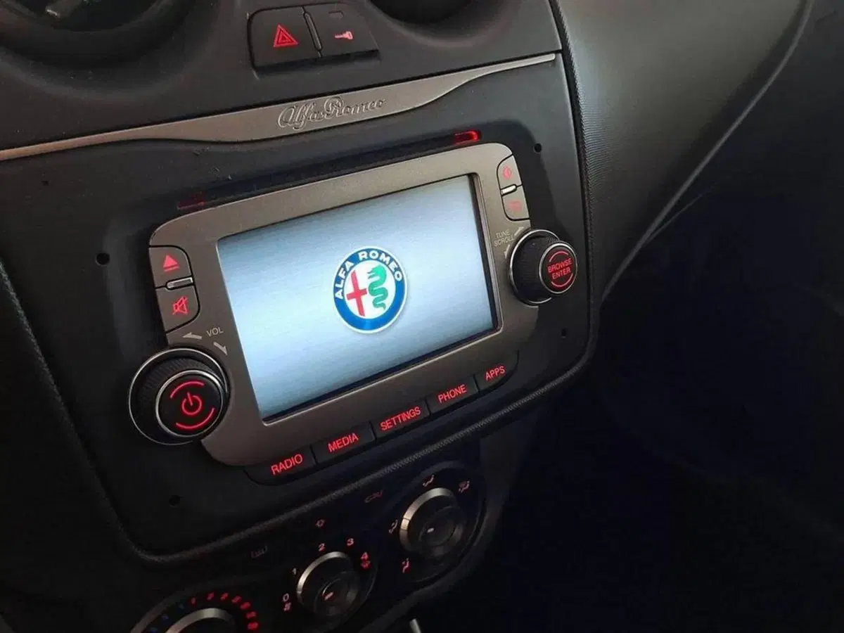 Alfa Romeo MiTo usata a Torino (7)