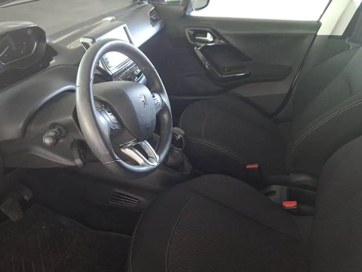 Peugeot 208 usata a Torino (9)