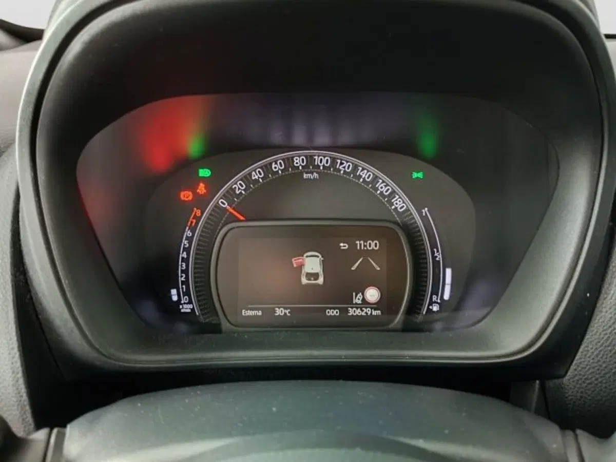 Toyota Aygo X usata a Teramo (12)
