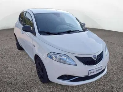 Lancia Ypsilon 1.2 69 CV 5 porte Silver del 2017 usata a Empoli