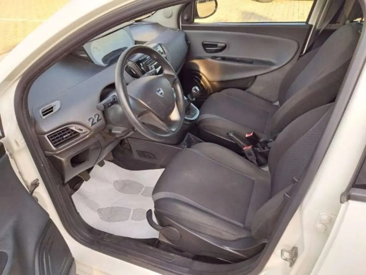 Lancia Ypsilon usata a Firenze (7)