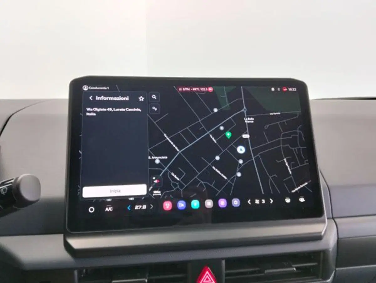 Kia PV5 nuova a Como (11)