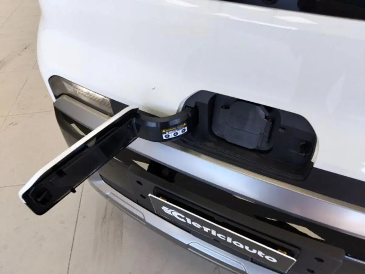 Kia PV5 nuova a Como (13)