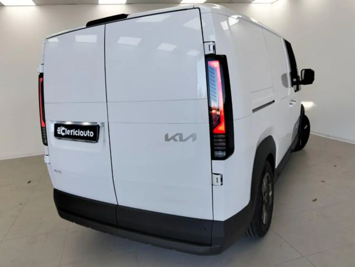 Kia PV5 nuova a Como (2)