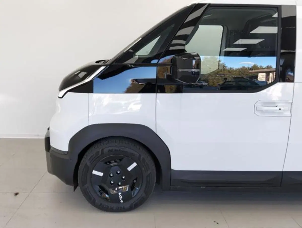 Kia PV5 nuova a Como (7)