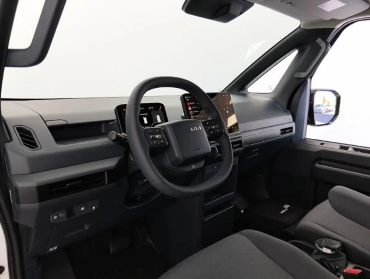 Kia PV5 nuova a Como (8)