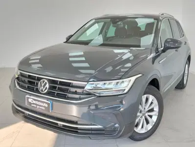 Volkswagen Tiguan 2.0 tdi Elegance 150cv dsg del 2021 usata a Lurate Caccivio