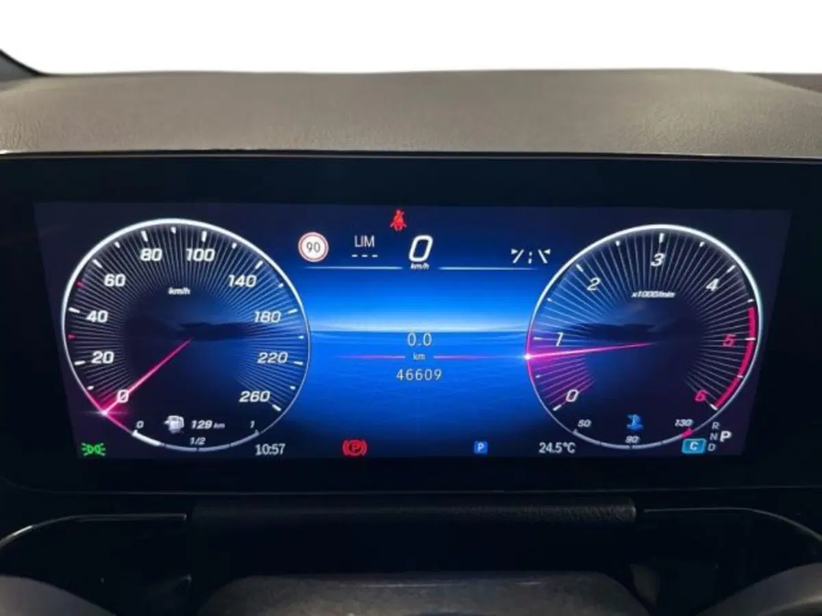 Mercedes-Benz GLA SUV usata a Avellino (12)