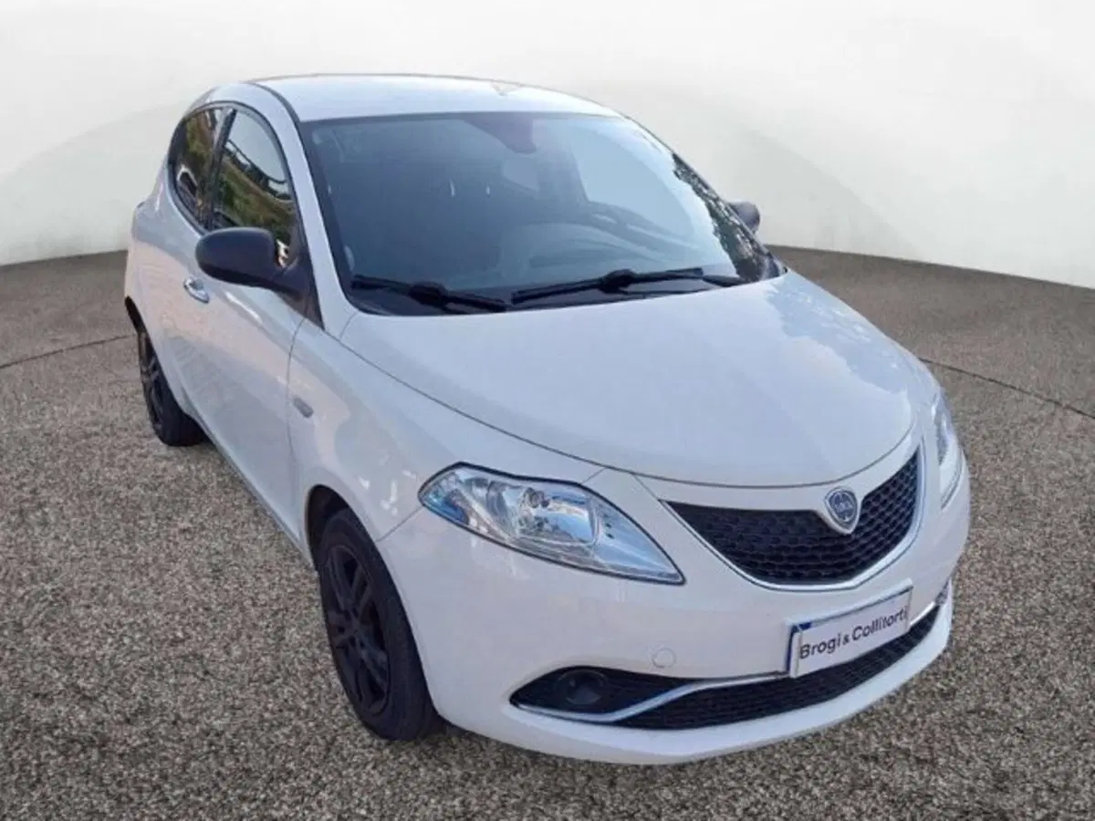 Lancia Ypsilon usata a Firenze