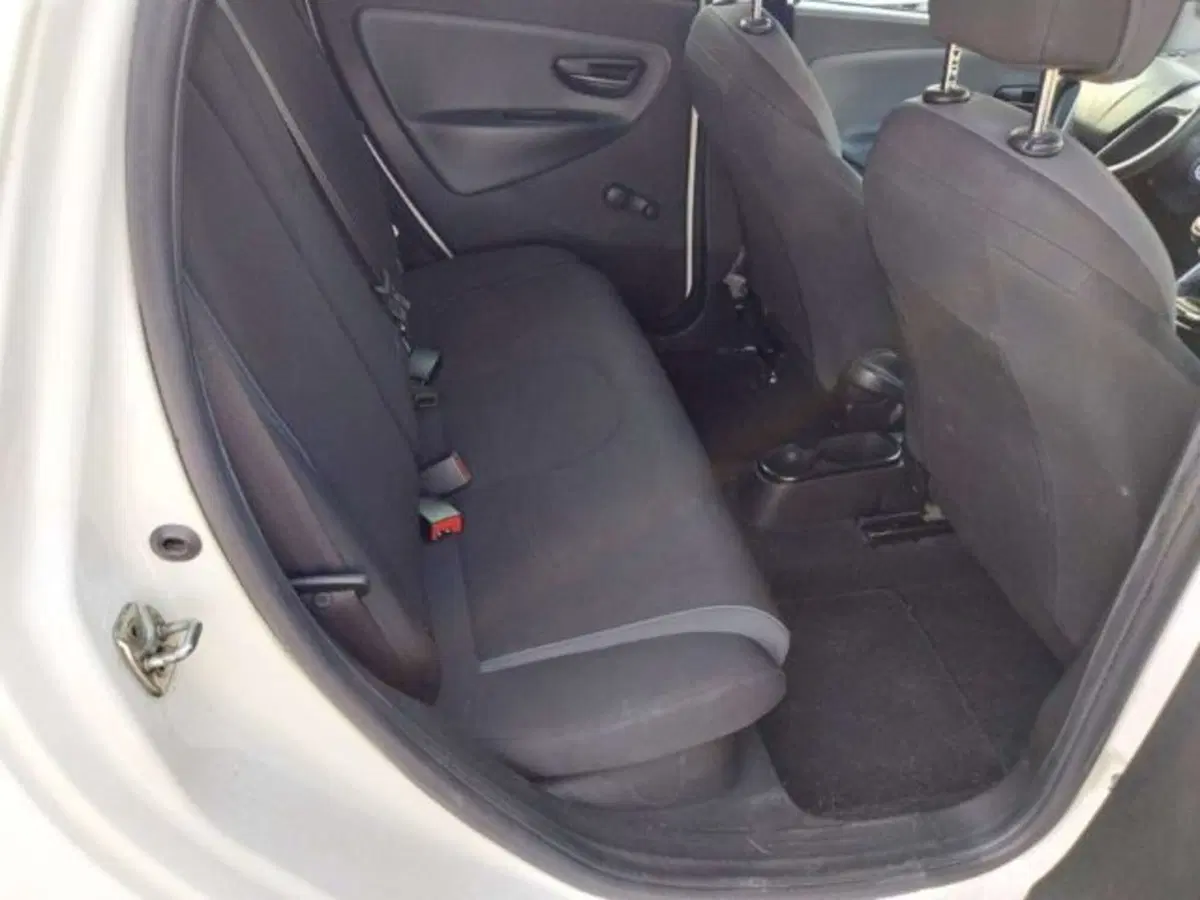 Lancia Ypsilon usata a Firenze (10)