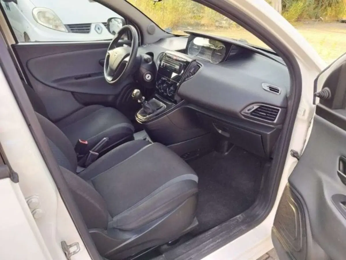 Lancia Ypsilon usata a Firenze (11)
