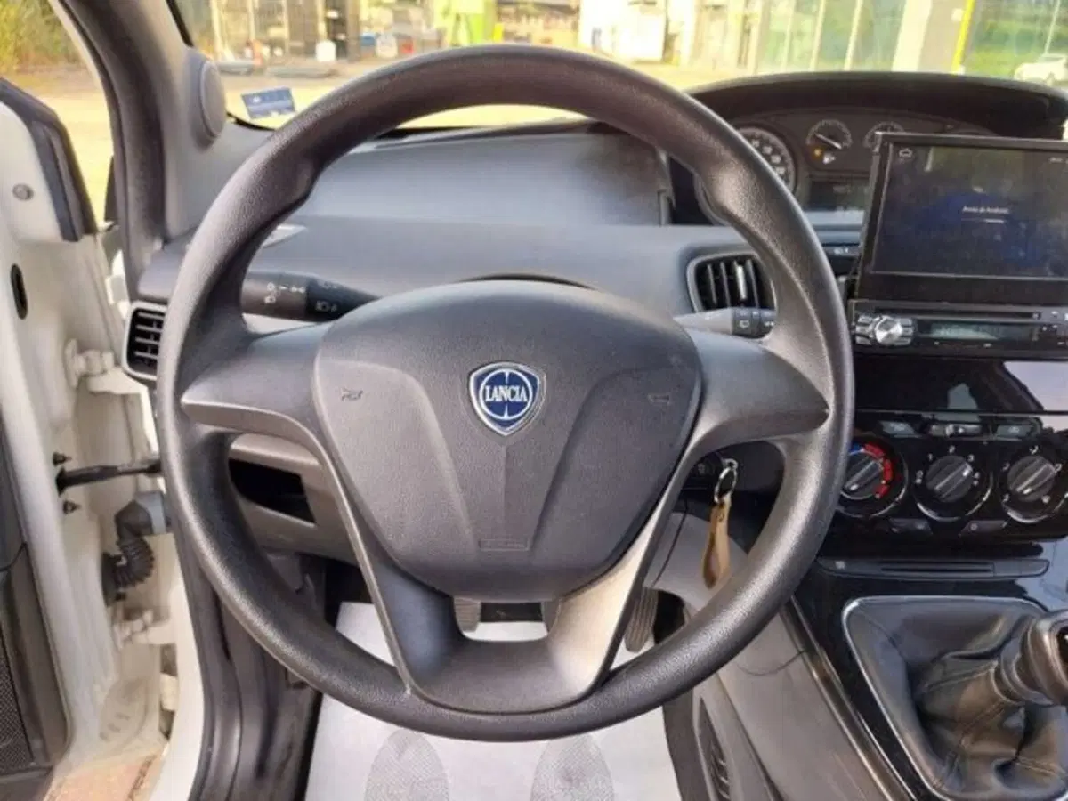 Lancia Ypsilon usata a Firenze (12)