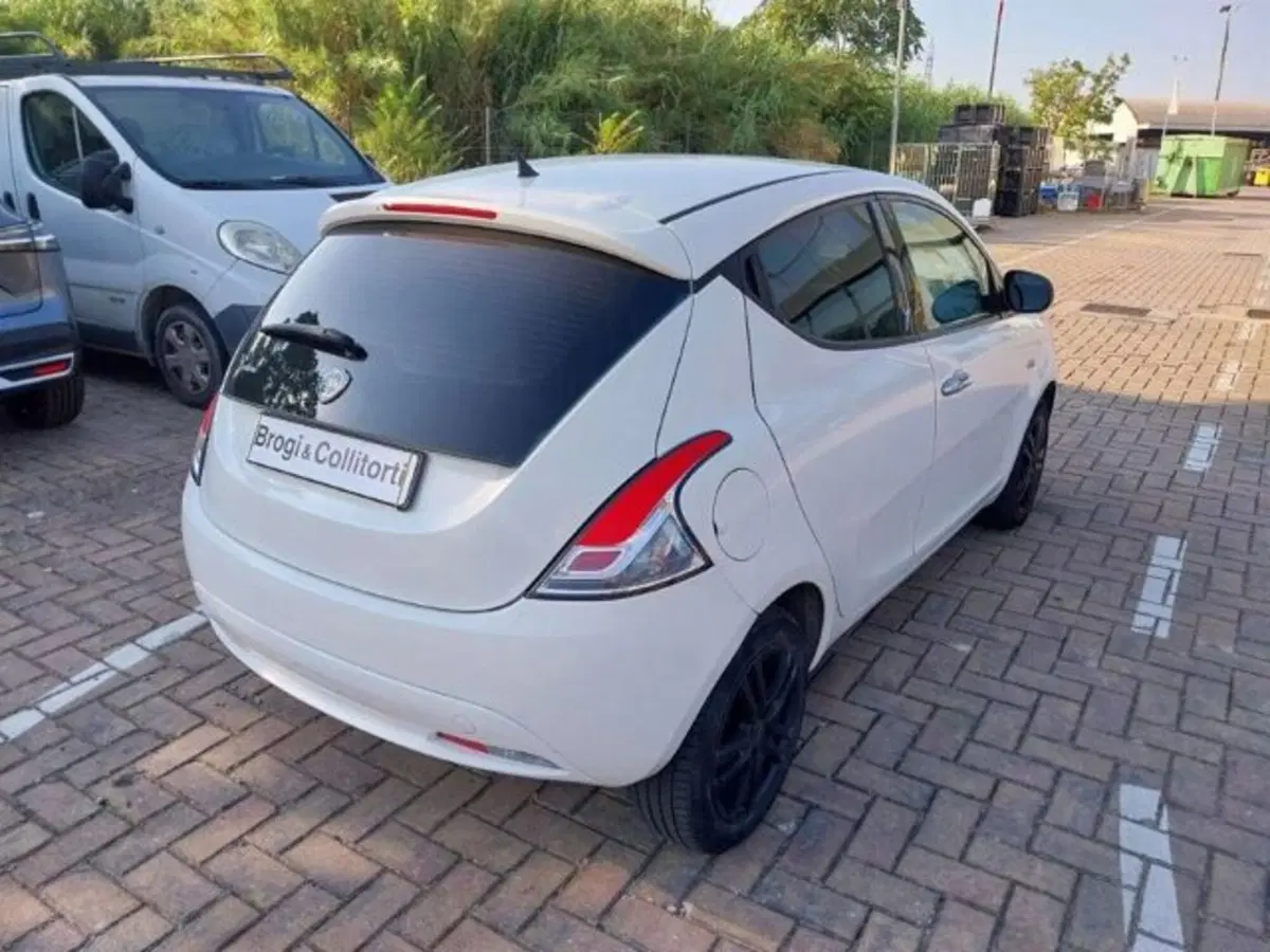 Lancia Ypsilon usata a Firenze (6)