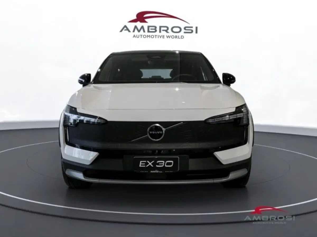 Volvo EX30 Cross Country nuova a Perugia (6)