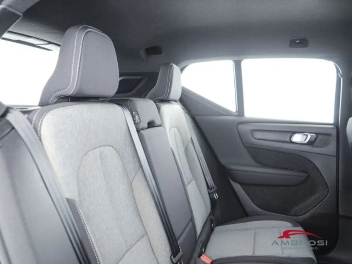 Volvo XC40 nuova a Perugia (10)