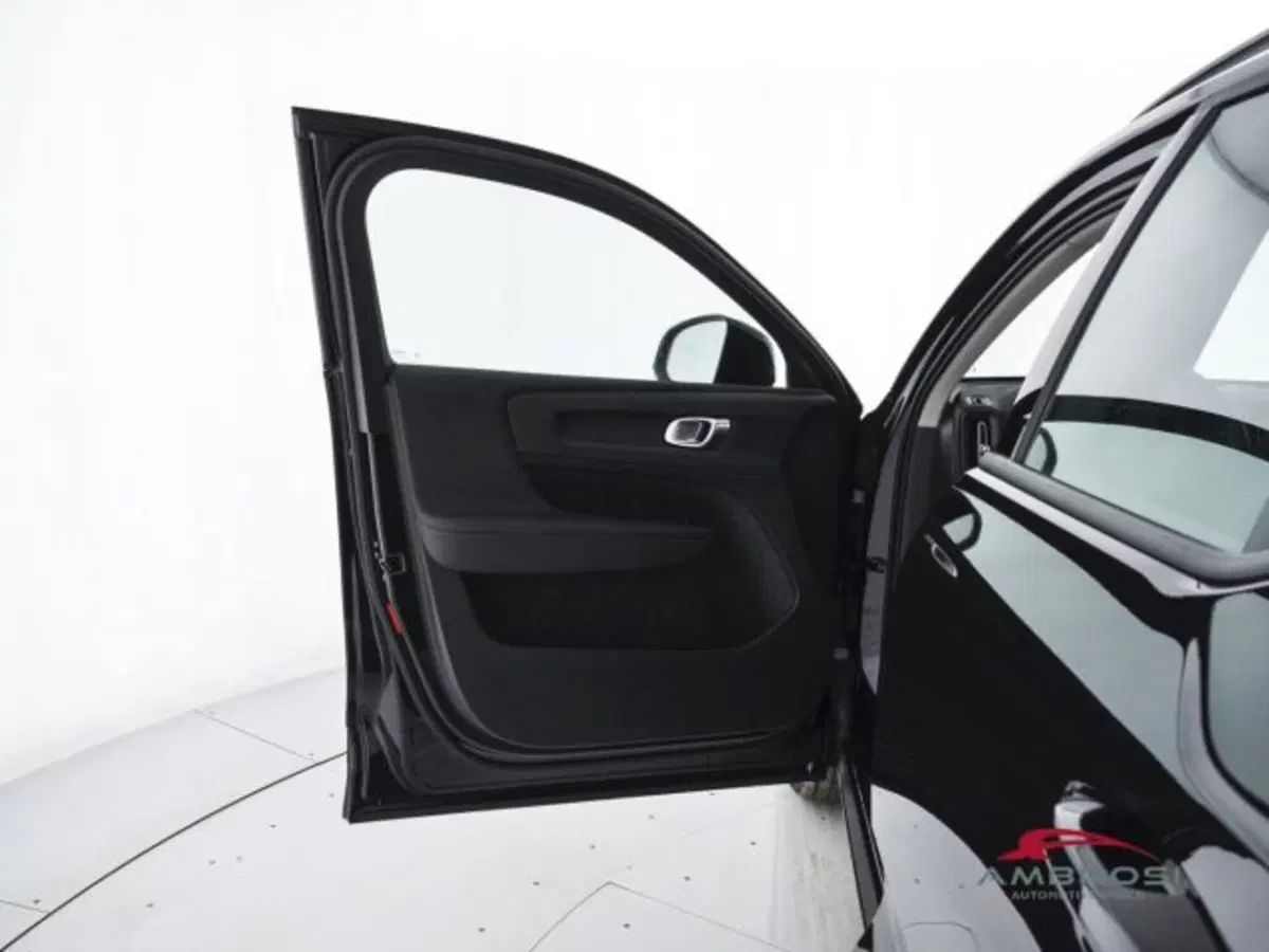 Volvo XC40 nuova a Perugia (11)