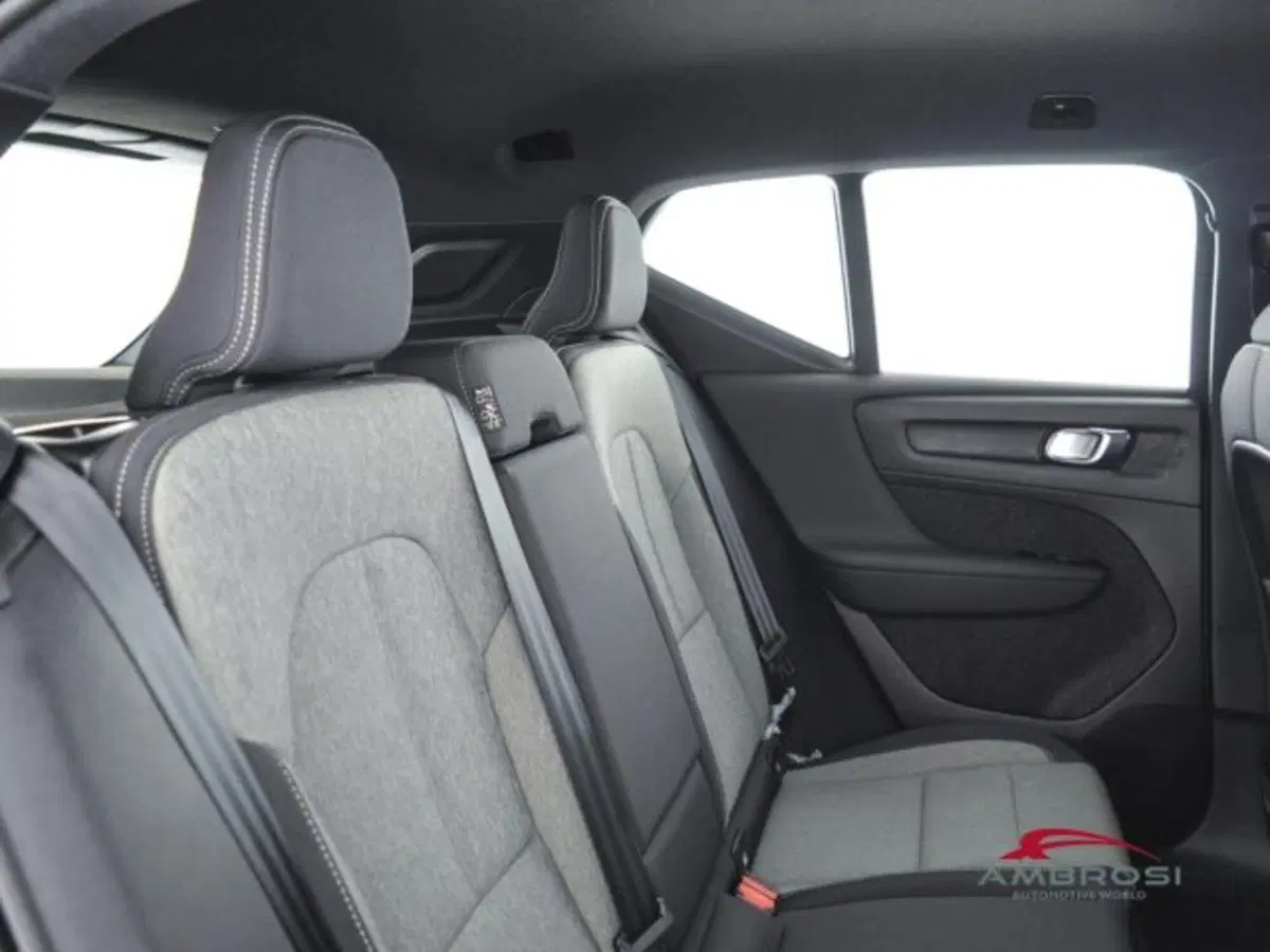 Volvo XC40 nuova a Perugia (10)