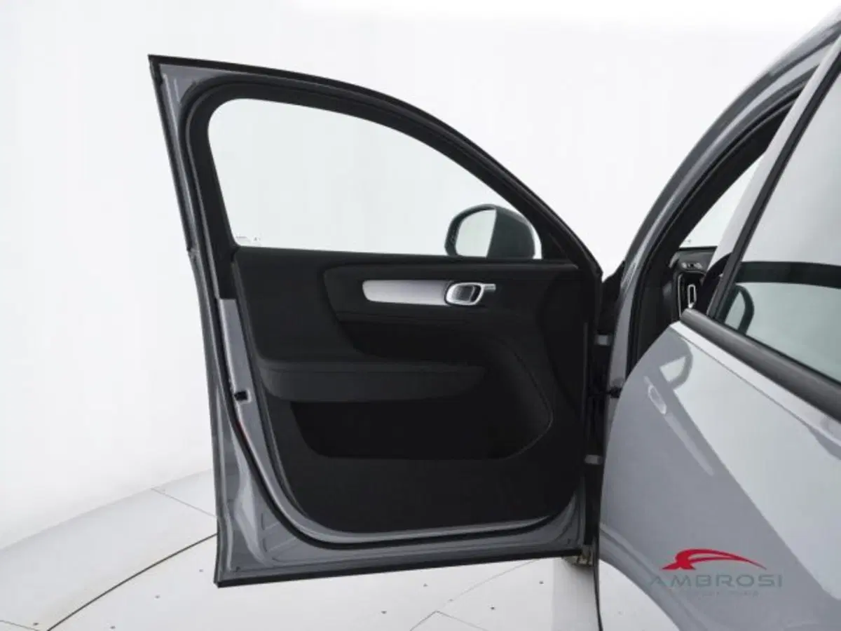 Volvo XC40 nuova a Perugia (11)