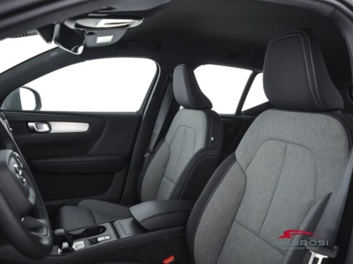 Volvo XC40 nuova a Perugia (8)