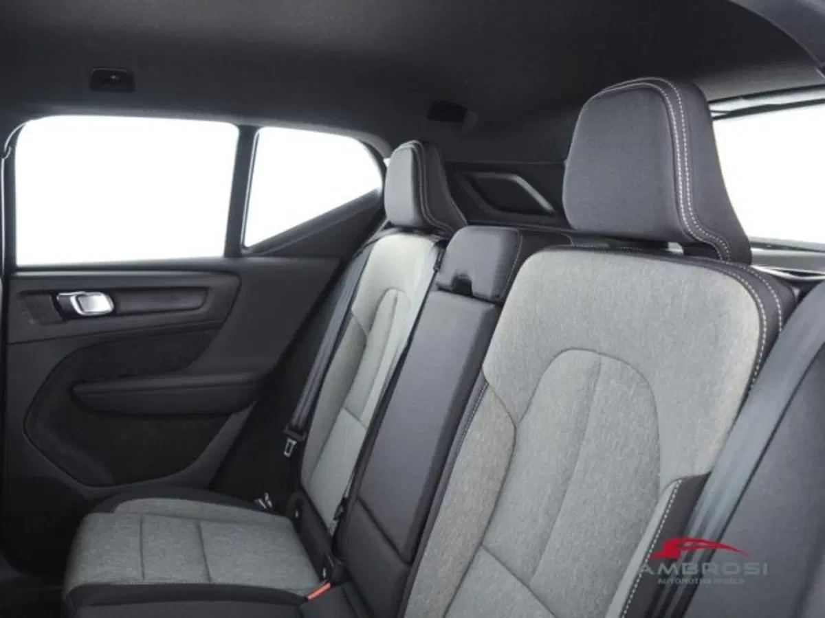 Volvo XC40 nuova a Perugia (9)