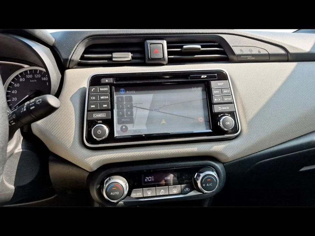 Nissan Micra usata a Varese (11)