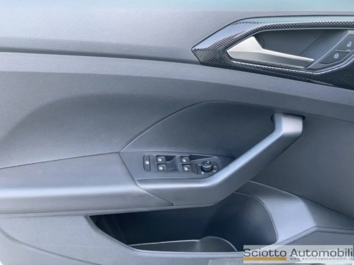 Volkswagen T-Cross nuova a Messina (12)