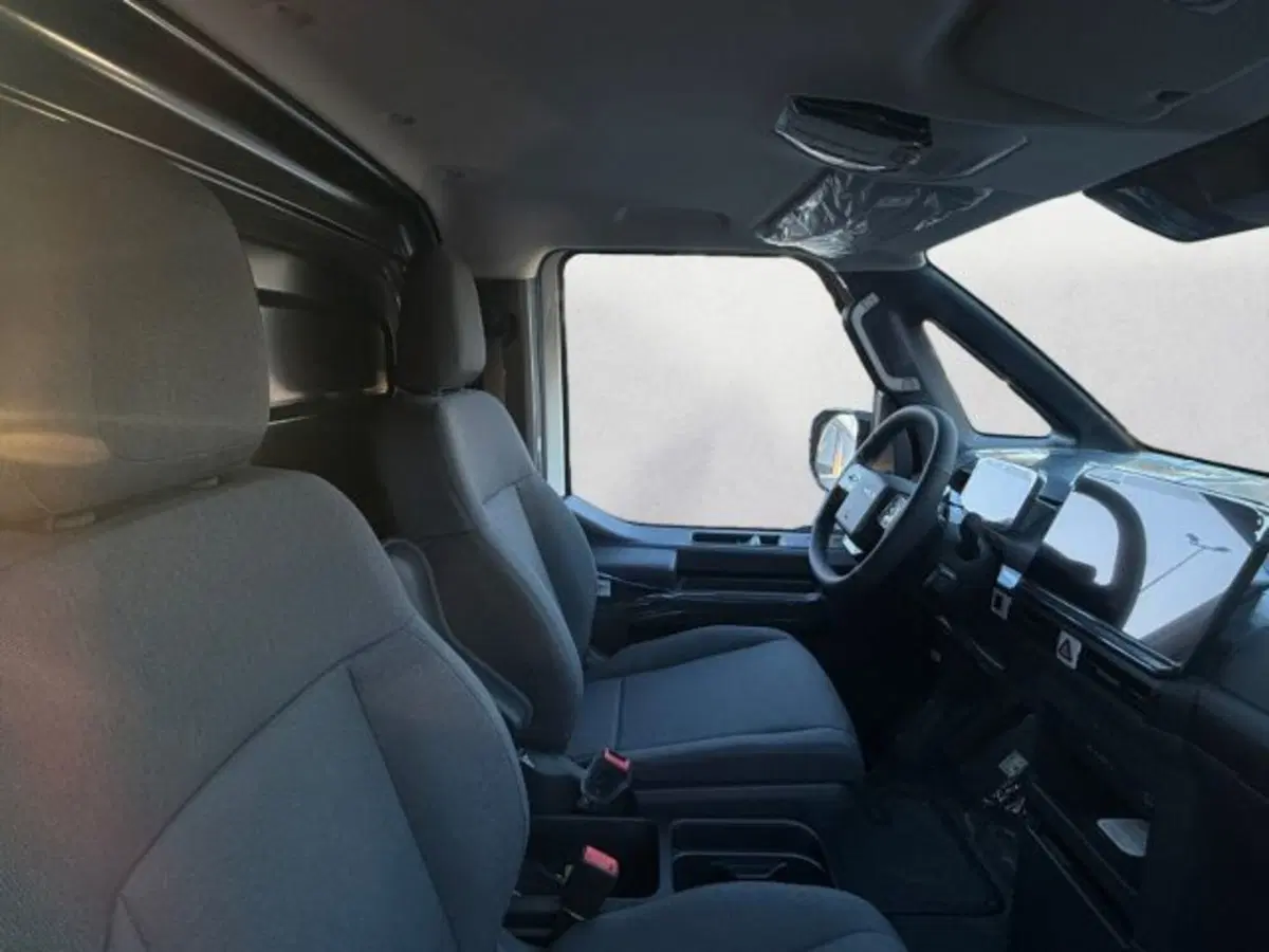 Kia PV5 Furgone nuova a Udine (7)