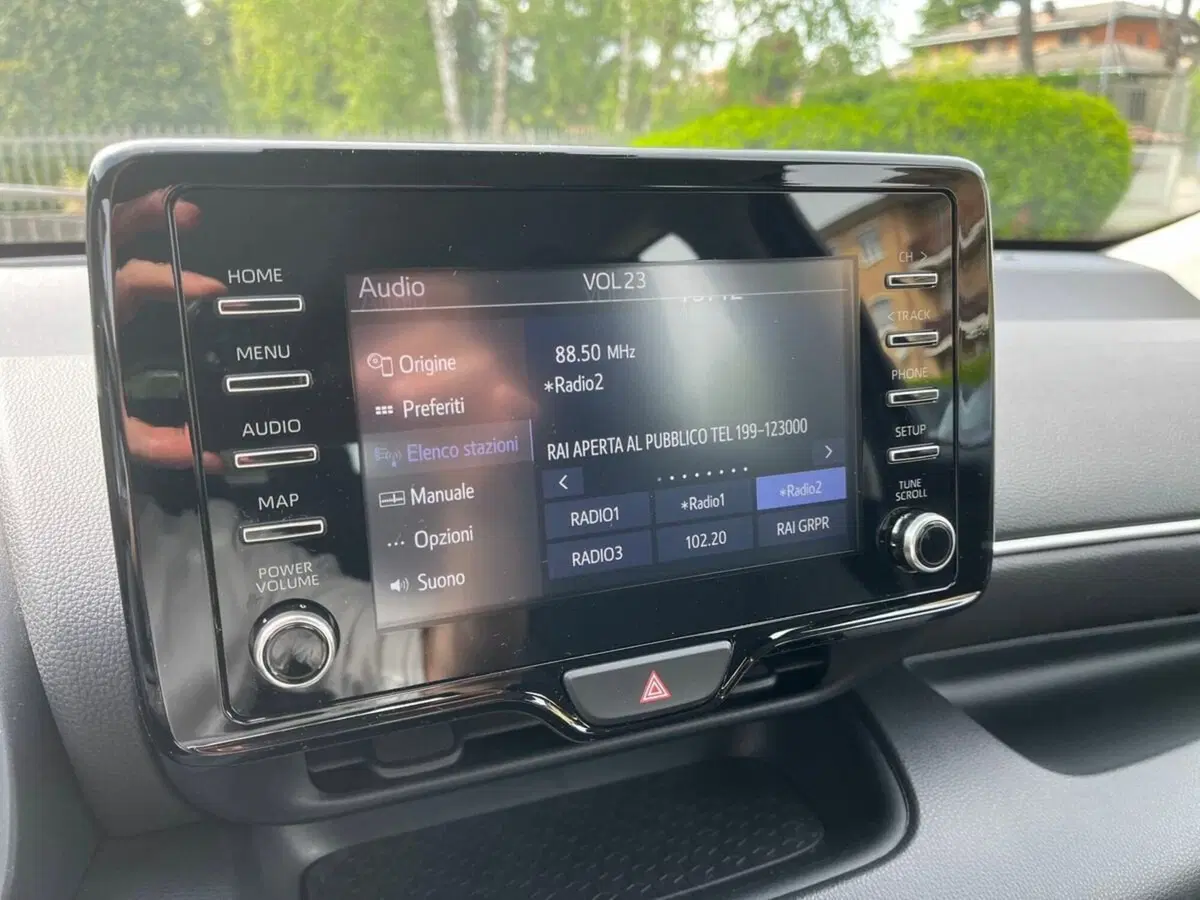 Toyota Yaris usata a Lecco (18)
