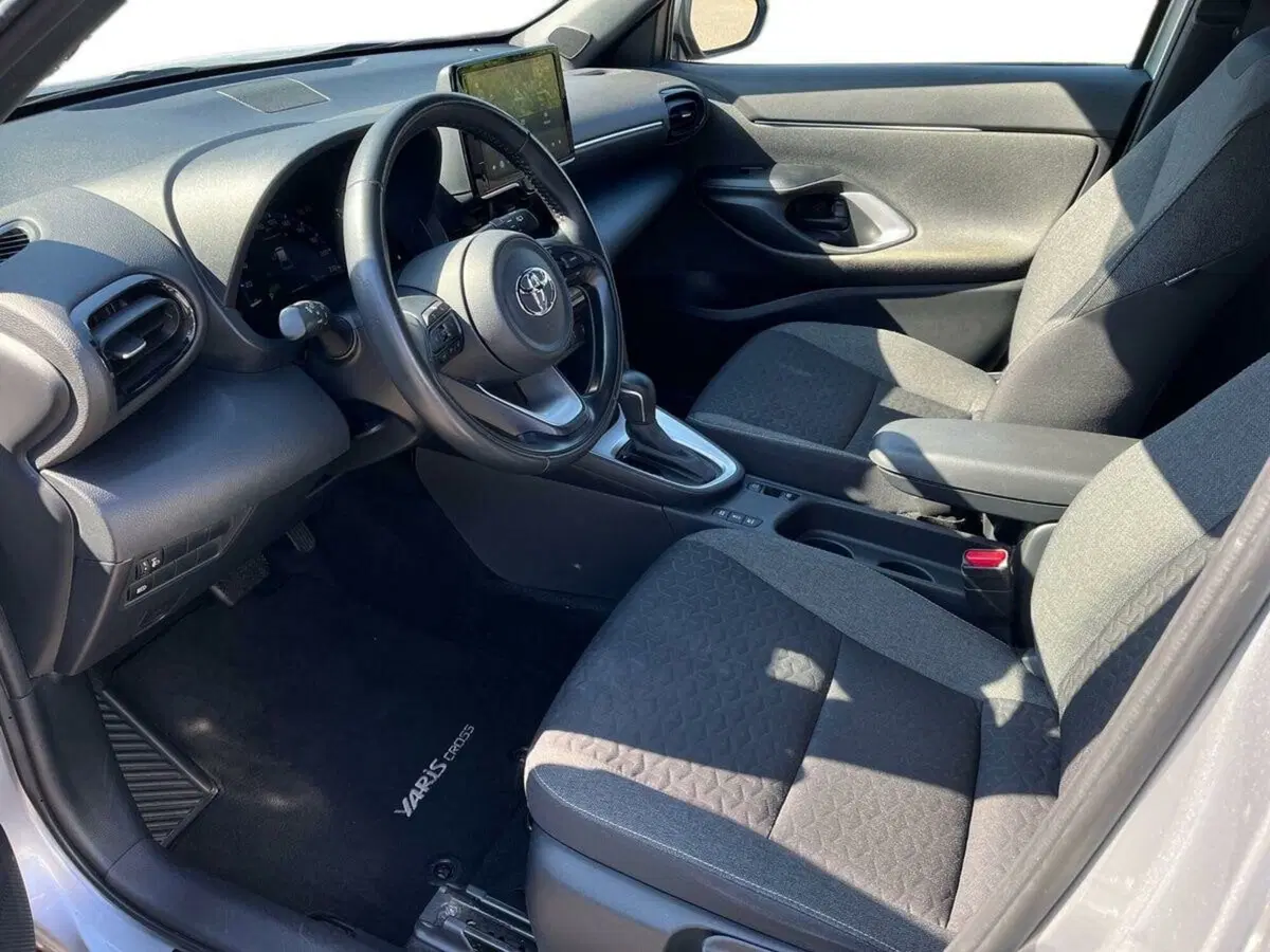 Toyota Yaris Cross usata a Lecco (7)